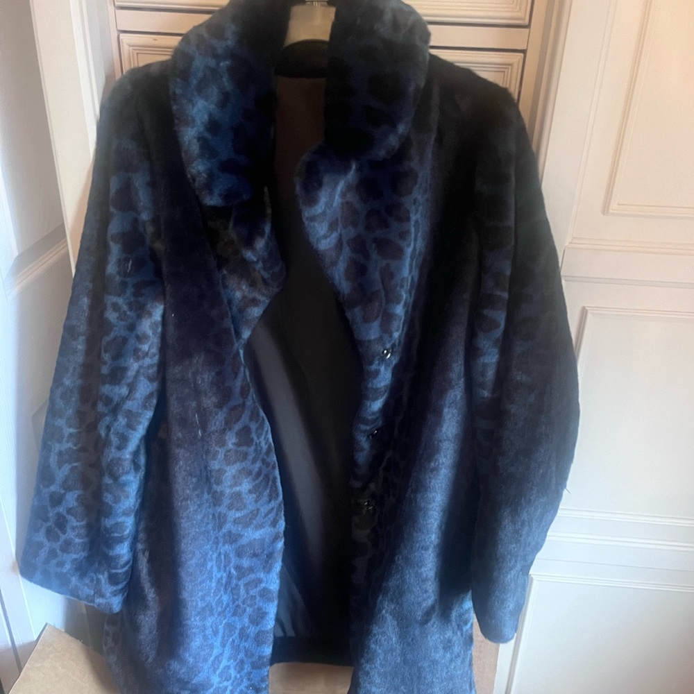 Blue leopard faux fur coat